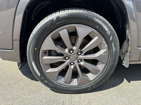 Used 2019 Jeep Cherokee High Altitude AWD/4WD image 9
