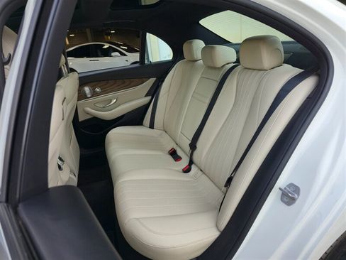 Used 2018 Mercedes-Benz E 400 4MATIC Sedan w/ Premium 1 Package image 28