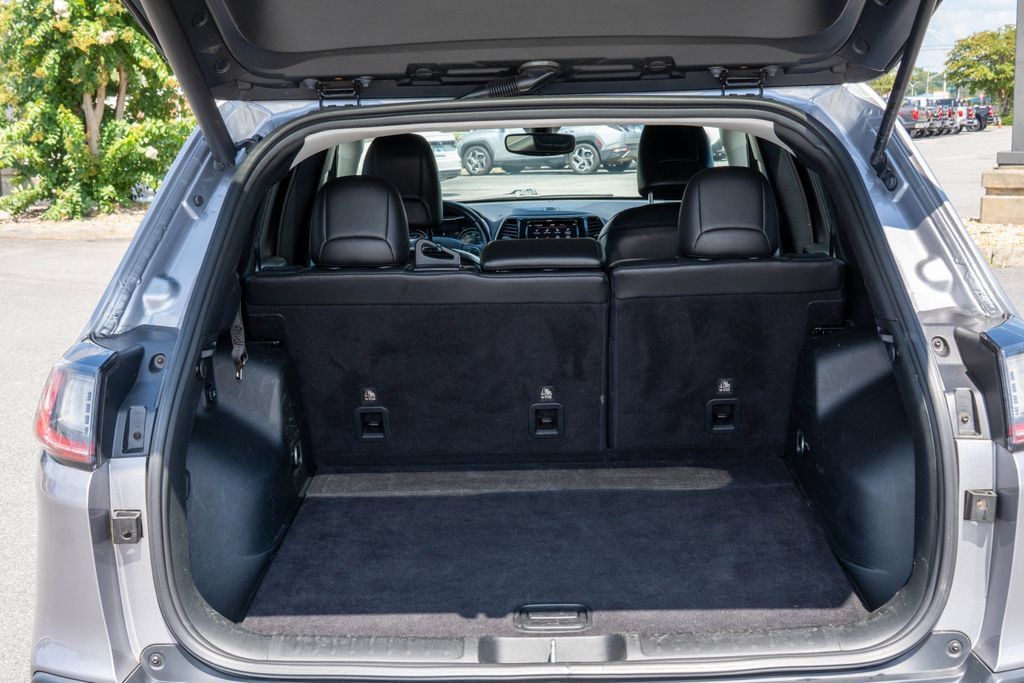 Used 2019 Jeep Cherokee Limited AWD/4WD image 9