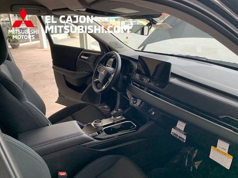 New 2025 Mitsubishi Outlander ES image 22