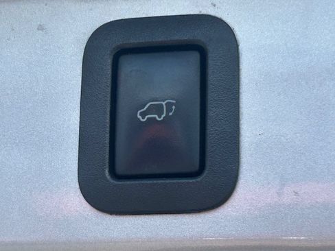 Used 2017 Toyota Highlander Limited AWD/4WD image 36