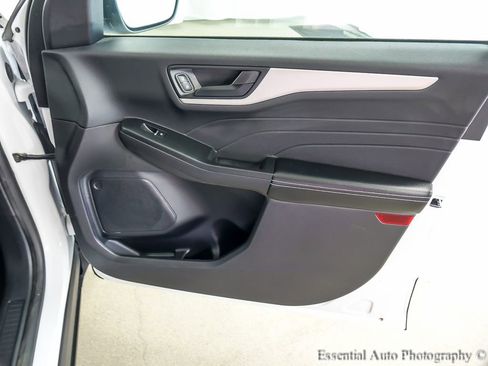 Used 2022 Ford Escape SE image 23