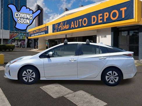 Used 2018 Toyota Prius Four FWD image 2