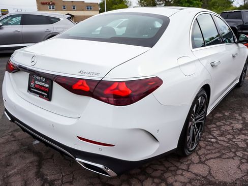 Used 2025 Mercedes-Benz E 350 4MATIC Sedan image 6