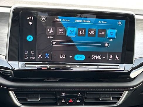 Used 2024 Volkswagen Atlas Cross Sport SE AWD/4WD image 17