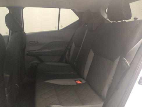 Used 2019 Nissan Kicks S FWD image 18