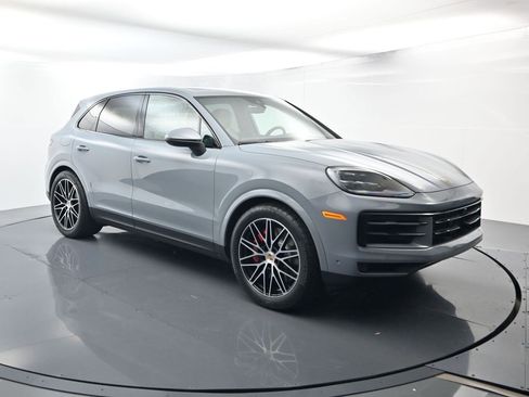 Certified 2025 Porsche Cayenne S image 17