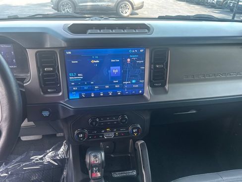 Used 2023 Ford Bronco Outer Banks w/ Sasquatch Package AWD/4WD image 22