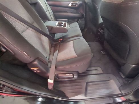 Used 2020 Nissan Pathfinder SV image 29