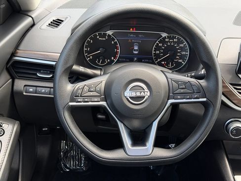 Used 2024 Nissan Altima 2.5 SV FWD image 20