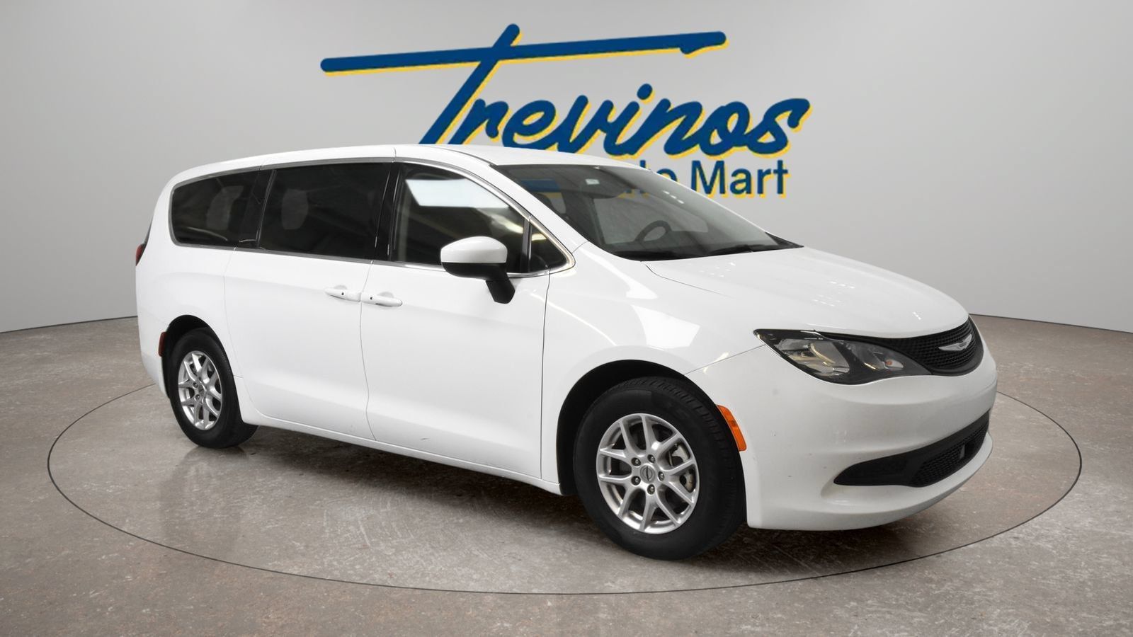 Used 2023 Chrysler Voyager LX FWD image 1