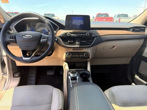 Used 2020 Ford Escape Titanium w/ Titanium Premium Package 2.0 FWD image 12