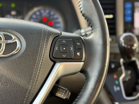 Used 2016 Toyota Sienna Limited image 17