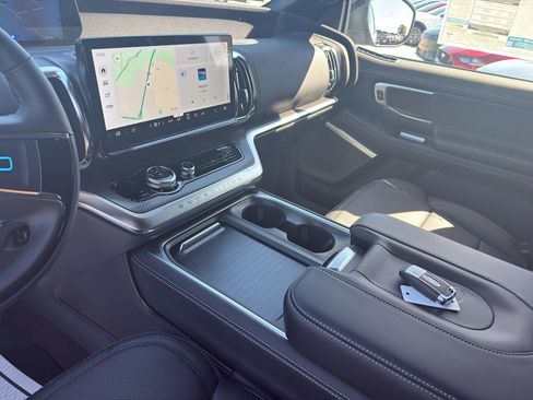 New 2025 Ford Expedition Platinum w/ Stealth Performance Package image 11