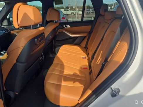 Used 2019 BMW X5 xDrive50i w/ M Sport Package AWD/4WD image 9