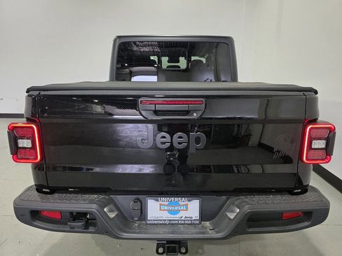 New 2025 Jeep Gladiator Willys image 24