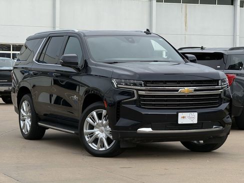 Used 2022 Chevrolet Tahoe LT w/ Luxury Package image 2
