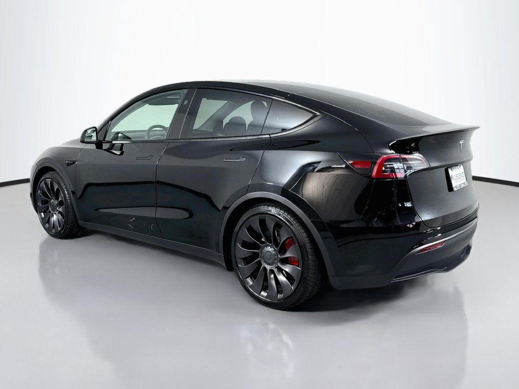 Used 2024 Tesla Model Y Performance AWD/4WD image 9