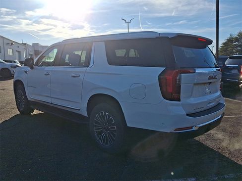 New 2026 GMC Yukon XL Elevation image 3