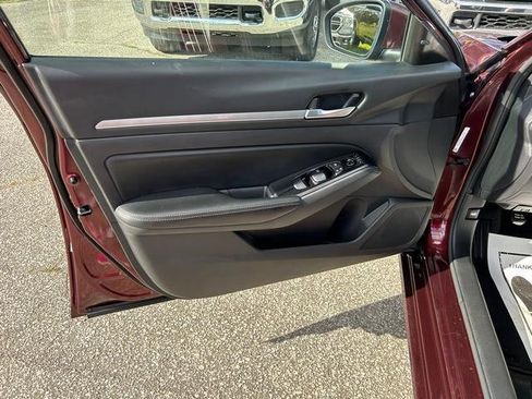 Used 2023 Nissan Altima 2.5 SV image 10
