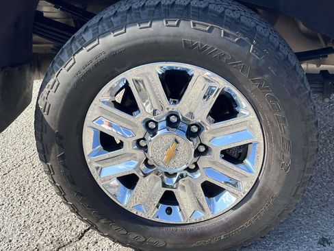 Used 2024 Chevrolet Silverado 3500 High Country w/ High Country Premium Package AWD/4WD image 9