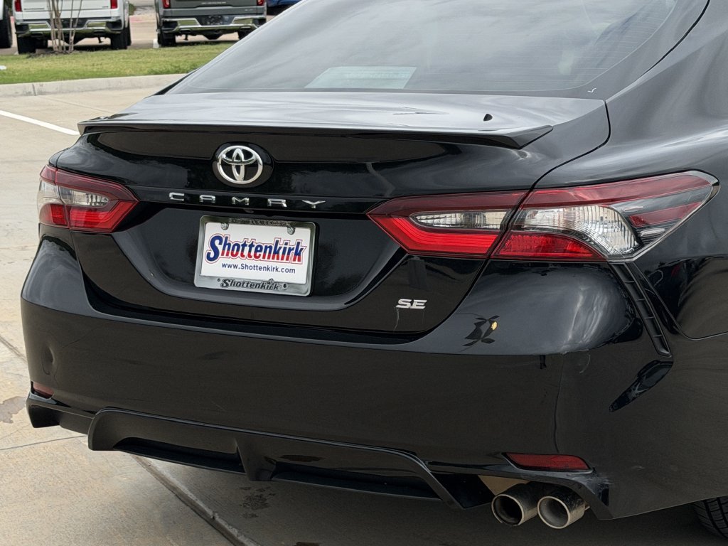 Used 2023 Toyota Camry SE FWD image 6