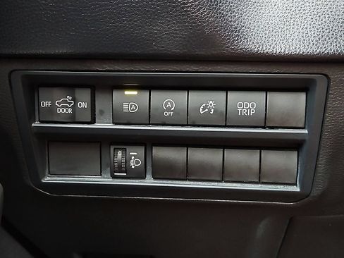 Used 2022 Toyota Tundra SR5 AWD/4WD image 15