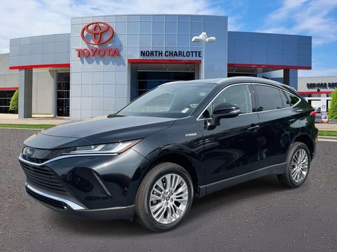 Used 2021 Toyota Venza XLE w/ Softex Package AWD/4WD image 5
