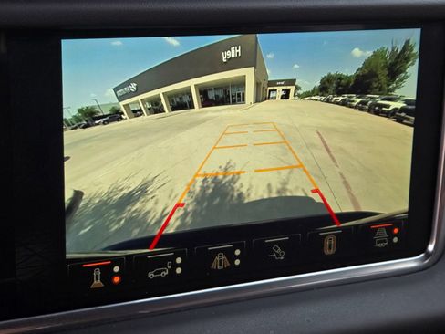 Used 2024 GMC Yukon Denali Ultimate AWD/4WD image 17