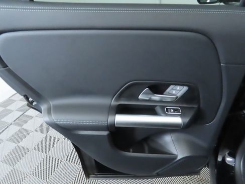 Certified 2025 Mercedes-Benz GLA 250 image 26