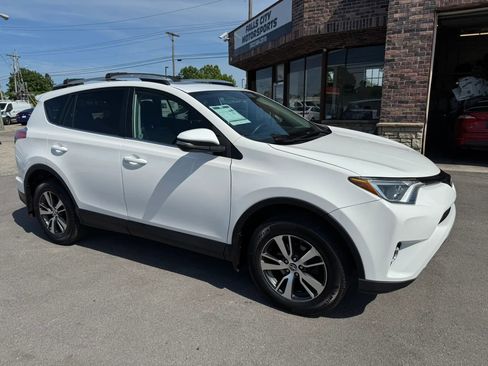 Used 2016 Toyota RAV4 XLE AWD/4WD image 17