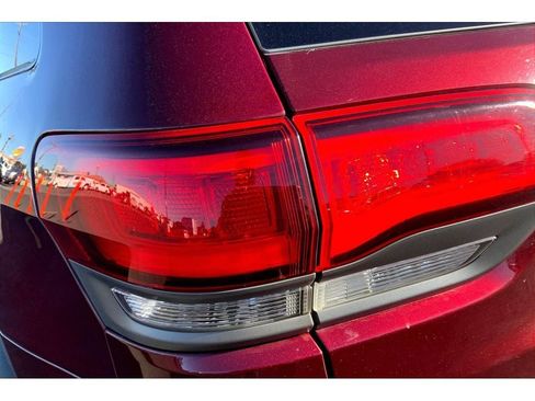 Used 2017 Jeep Grand Cherokee Trailhawk w/ Trailhawk Luxury Group AWD/4WD image 31