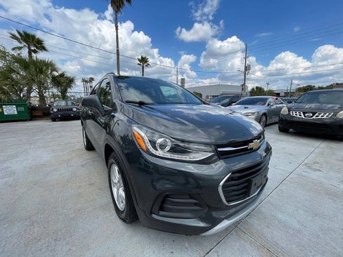 Used 2018 Chevrolet Trax LT w/ LT Convenience Package FWD image 4