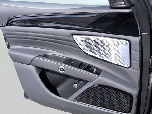 Used 2025 Maserati Grecale Modena image 38