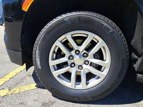 Used 2022 Chevrolet Suburban LT RWD image 7