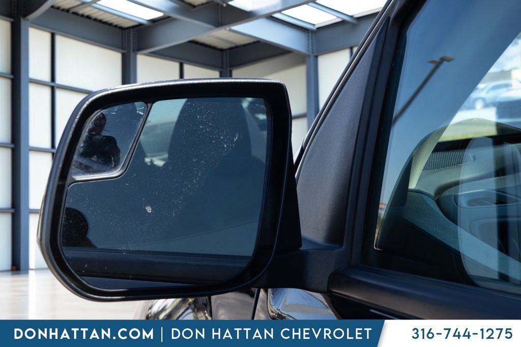 Used 2022 Chevrolet Colorado LT w/ Luxury Package AWD/4WD image 28