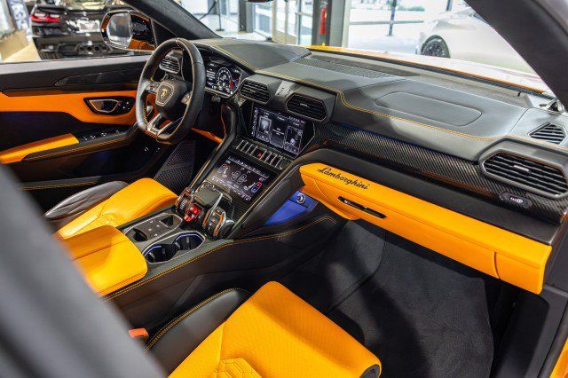 Used 2022 Lamborghini Urus AWD/4WD image 21