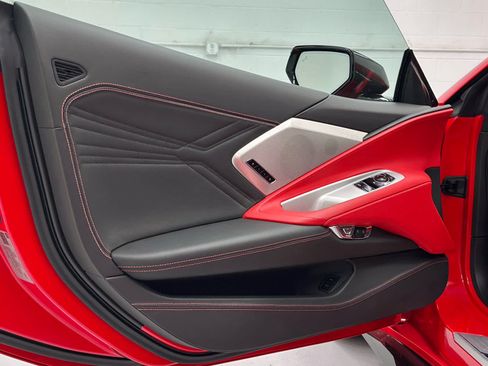 Used 2025 Chevrolet Corvette Z06 RWD image 17