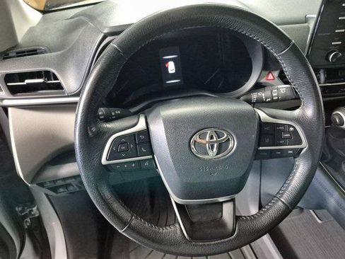 Certified 2024 Toyota Sienna XLE image 21