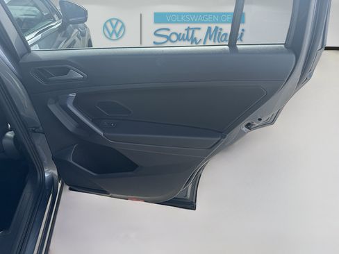 Used 2021 Volkswagen Tiguan SE w/ Panoramic Sunroof Package FWD image 30