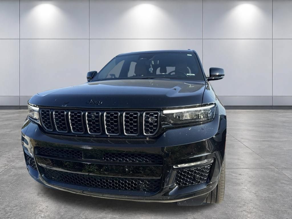 Used 2023 Jeep Grand Cherokee L Summit w/ Advanced Protech Group IV AWD/4WD image 2