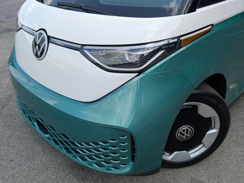 Used 2025 Volkswagen ID. Buzz Pro S Plus RWD image 13