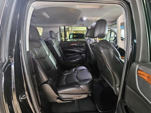 Used 2015 Cadillac Escalade ESV Premium image 16