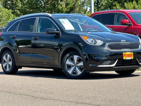 Used 2017 Kia Niro LX FWD image 2