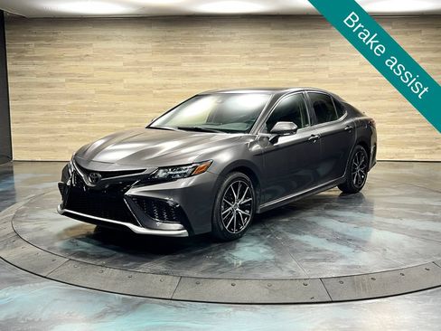 Used 2022 Toyota Camry SE w/ Carpet Mat Package (TMS) FWD image 9
