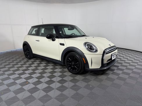 Used 2023 MINI Cooper 2-Door Hardtop image 7
