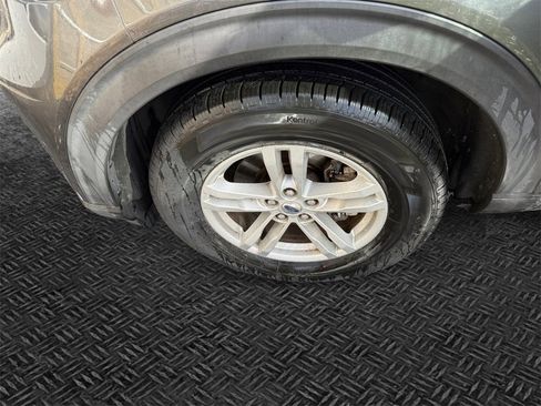 Used 2020 Ford Explorer XLT w/ Equipment Group 202A image 11