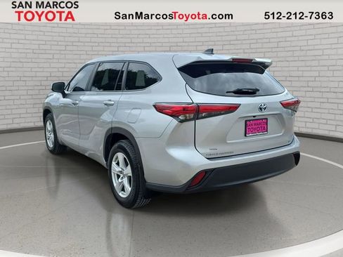 Used 2023 Toyota Highlander LE image 7