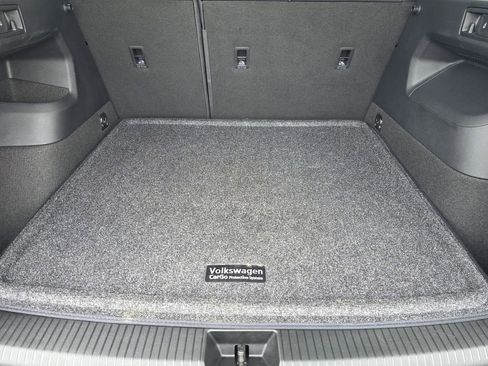 Used 2025 Volkswagen Tiguan SE AWD/4WD image 21