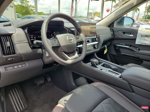 New 2026 Nissan Pathfinder Platinum w/ Cargo Package FWD image 9